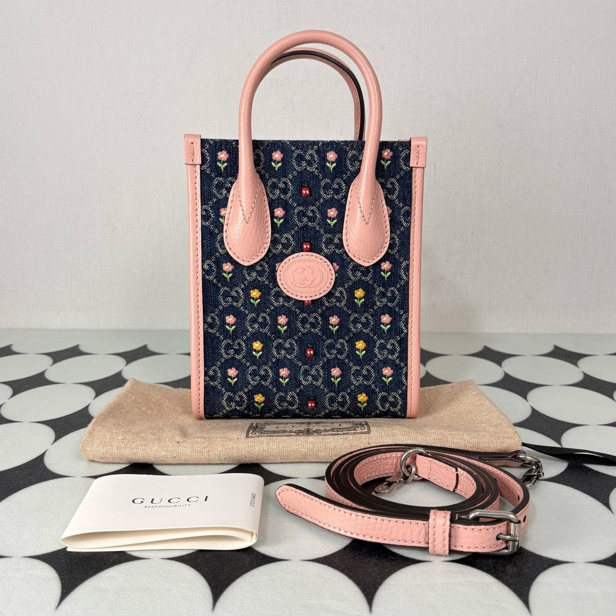 Gucci Vertical Tote (520 limited edition), , condition grade A