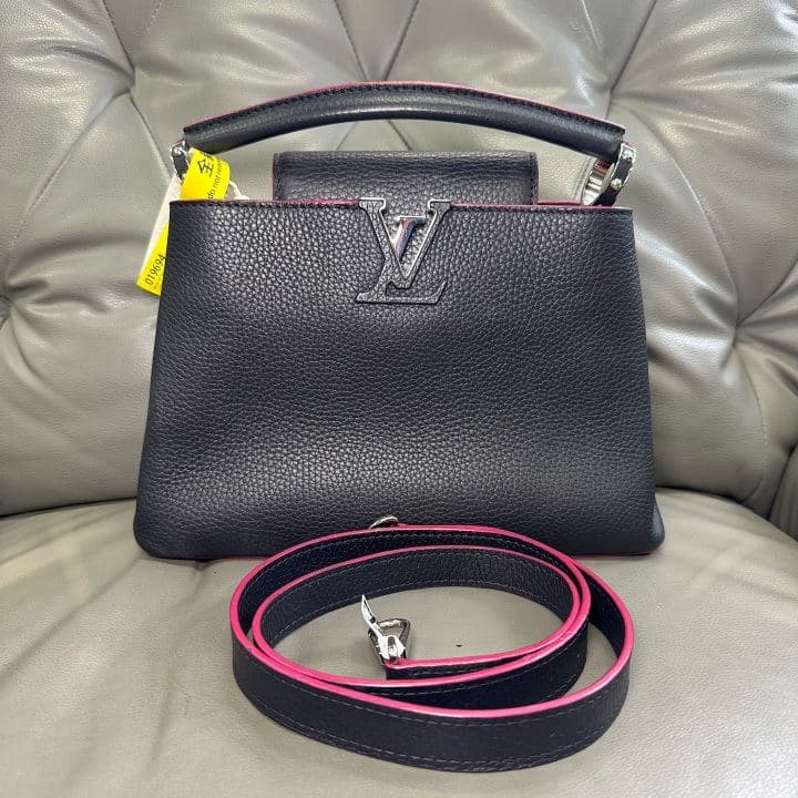 Louis Vuitton Capucines, , condition grade A