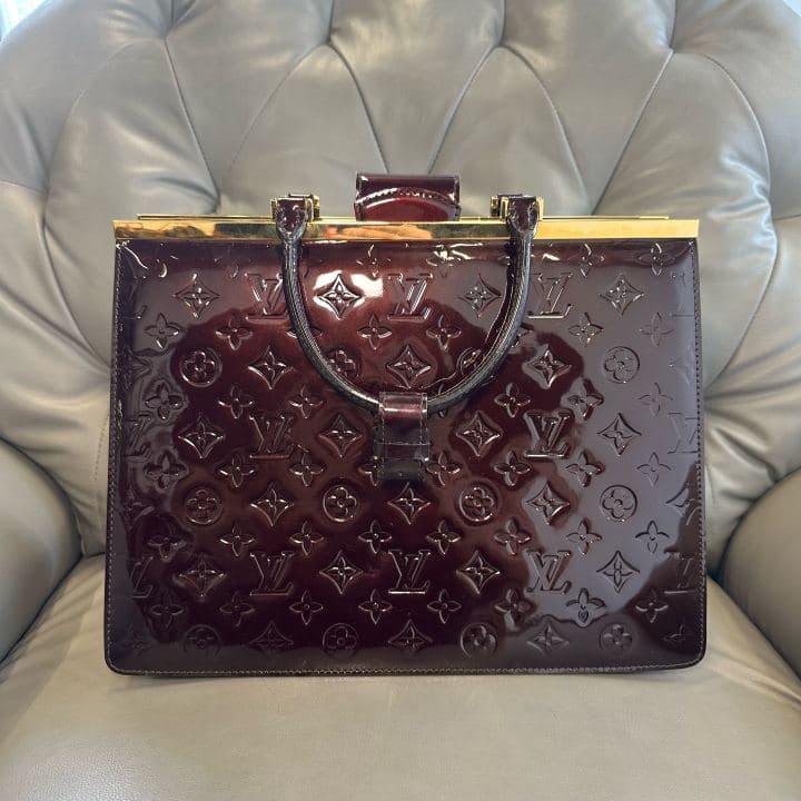 Louis Vuitton Vernis Top Handle Bag, Cherry red, condition grade A