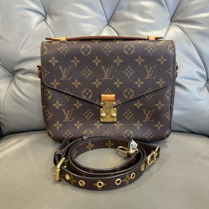 Louis Vuitton Monogram Messenger Bag — photo 1