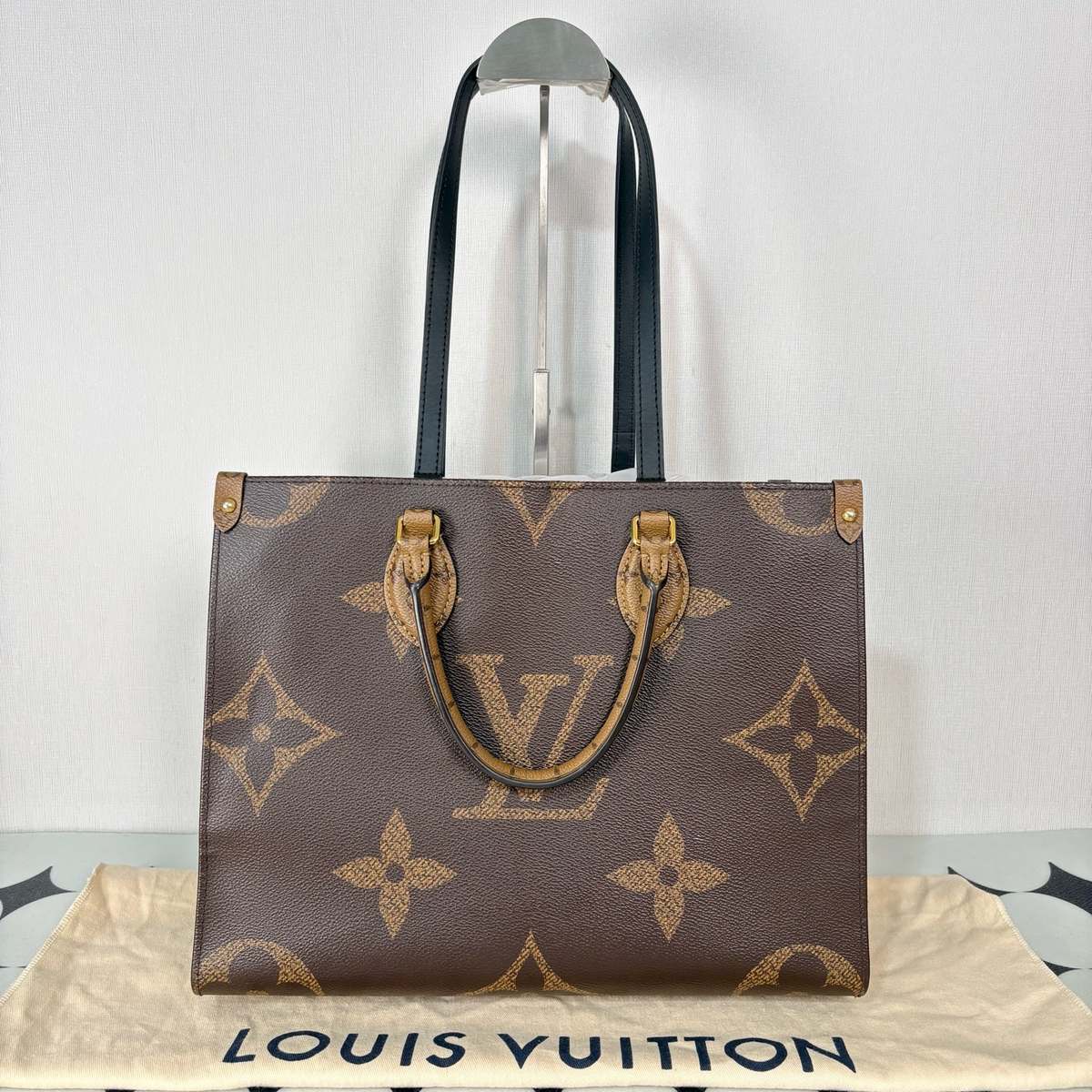 Louis Vuitton OnTheGo MM, Brown, condition grade A