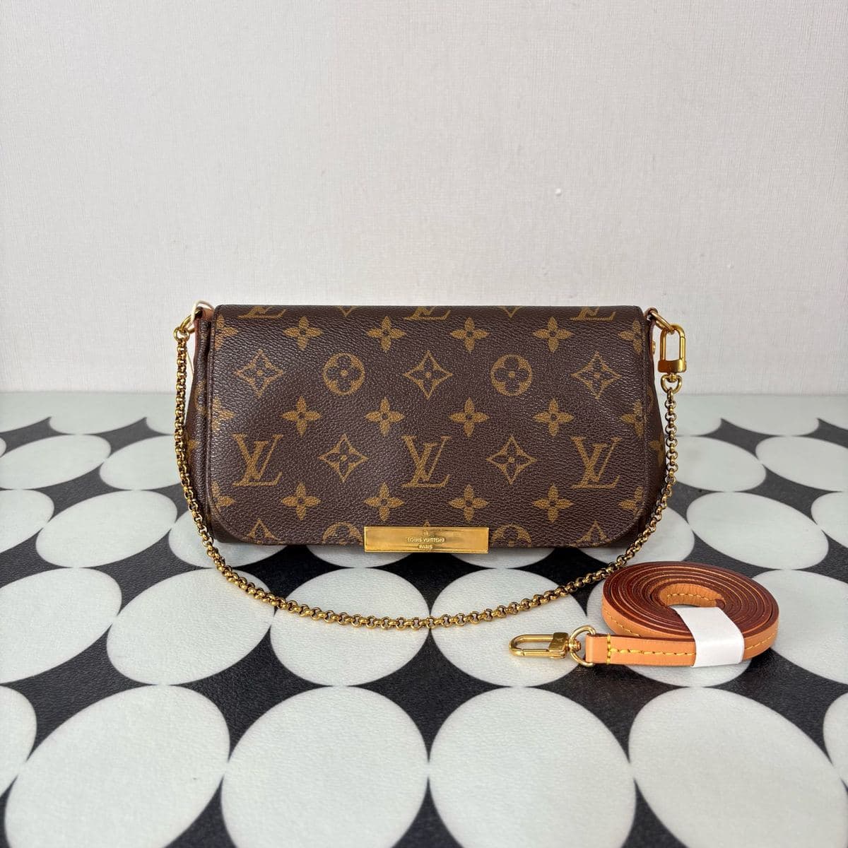 Louis Vuitton Favorite — photo 1