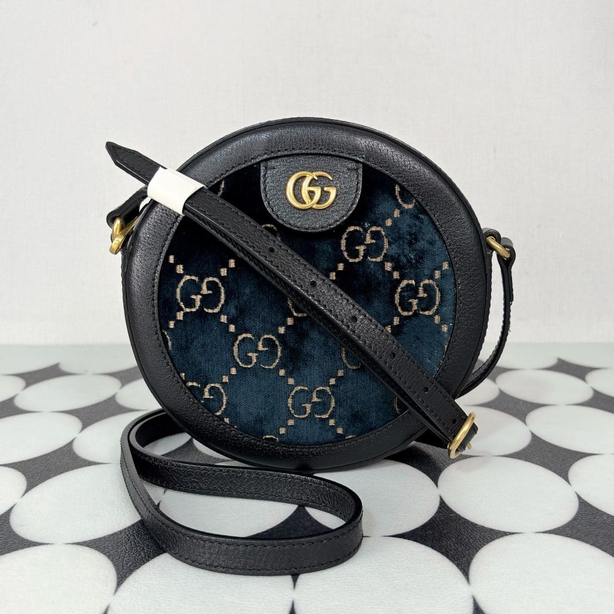 Gucci Round Crossbody Bag — photo 1