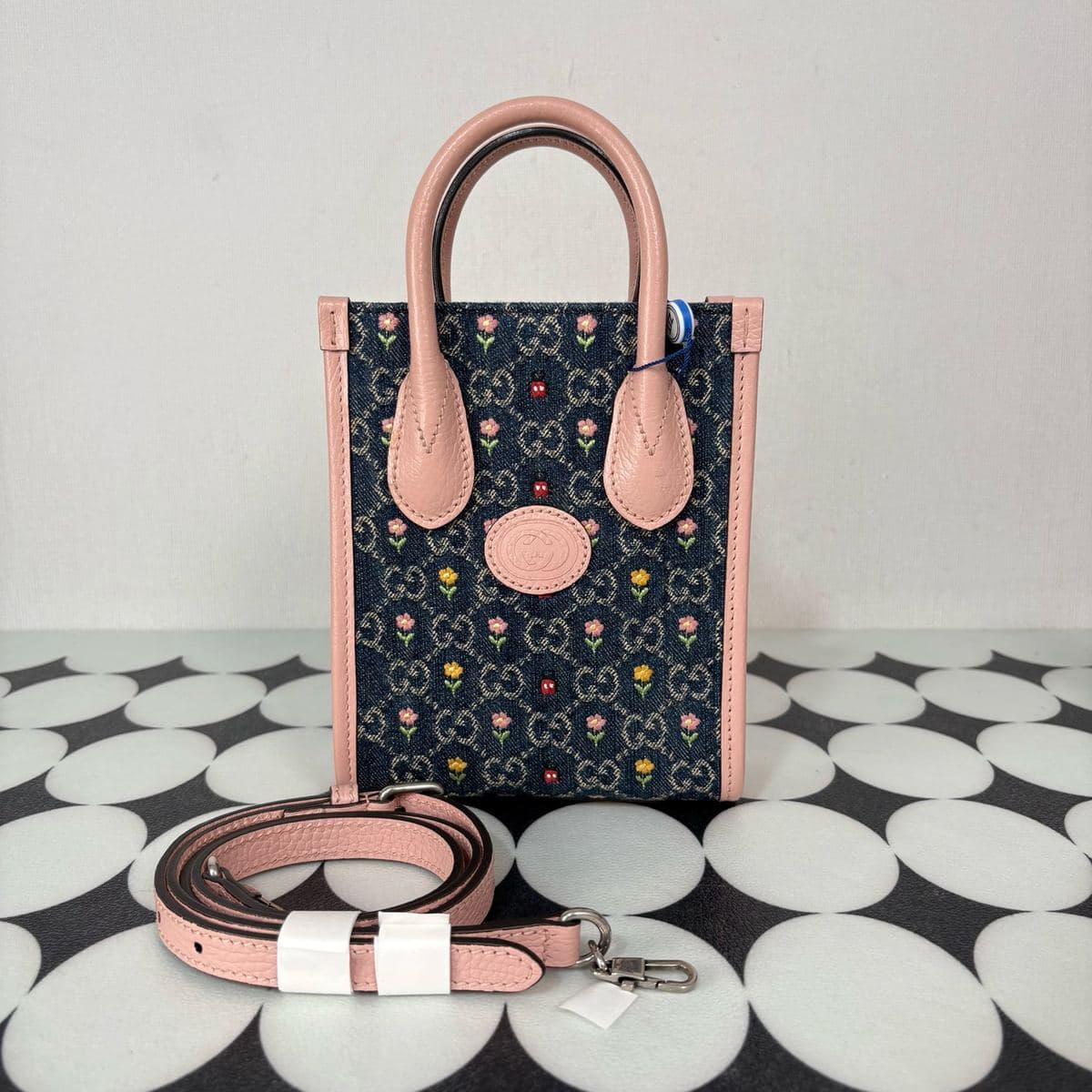 Gucci Embroidered Vertical Tote — photo 1