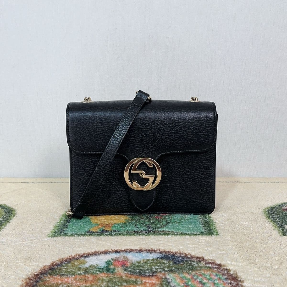 Gucci Small Accordion Chain Shoulder Bag — photo 1