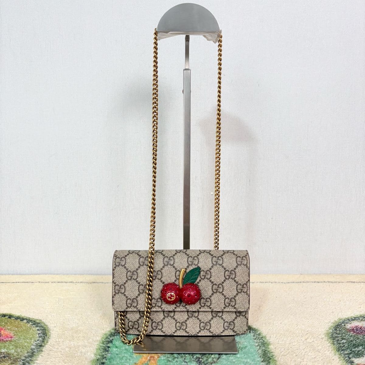 Gucci Cherry Print Wallet on Chain — photo 1