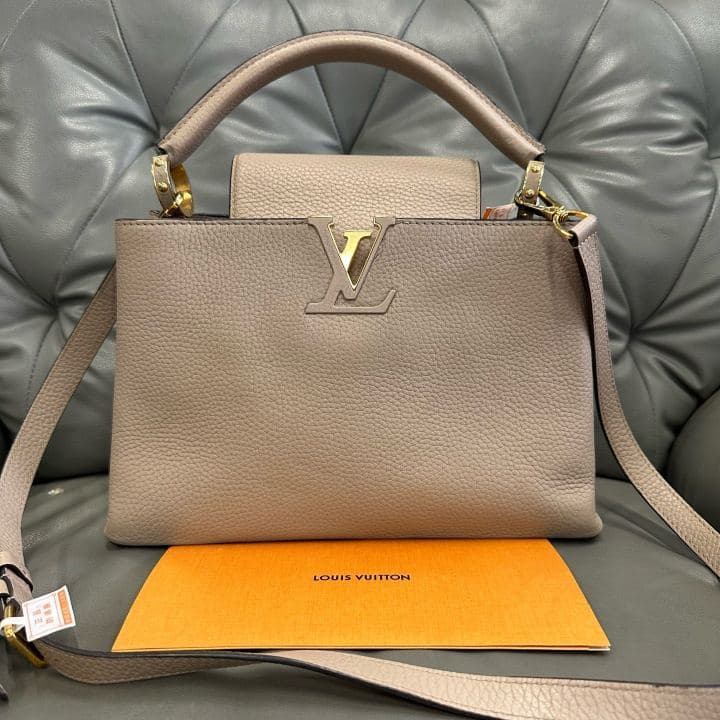 Louis Vuitton Capucines, , condition grade A
