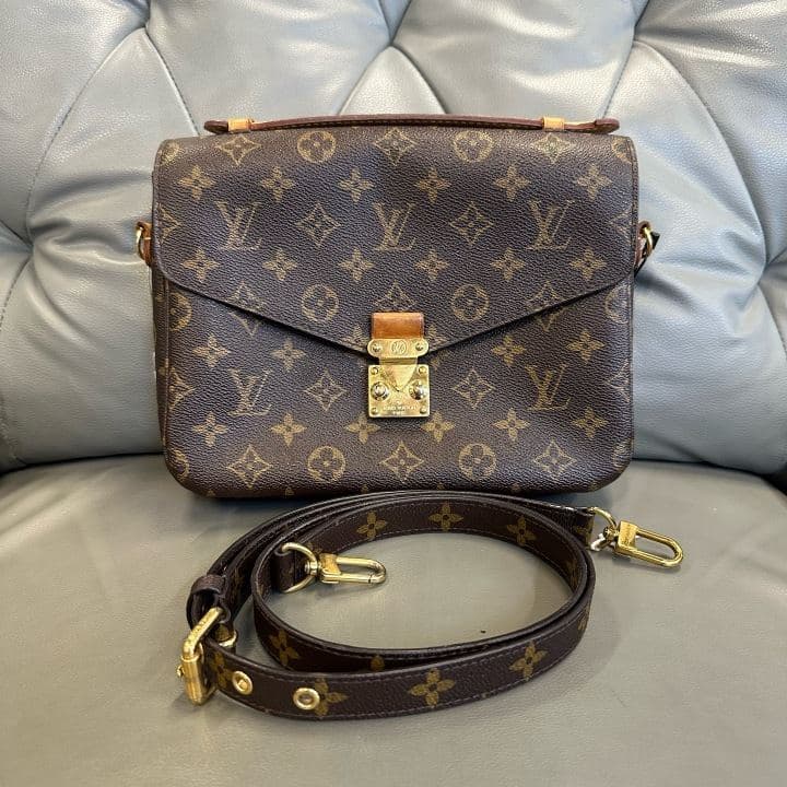 Louis Vuitton Monogram Messenger Bag, Brown, condition grade A