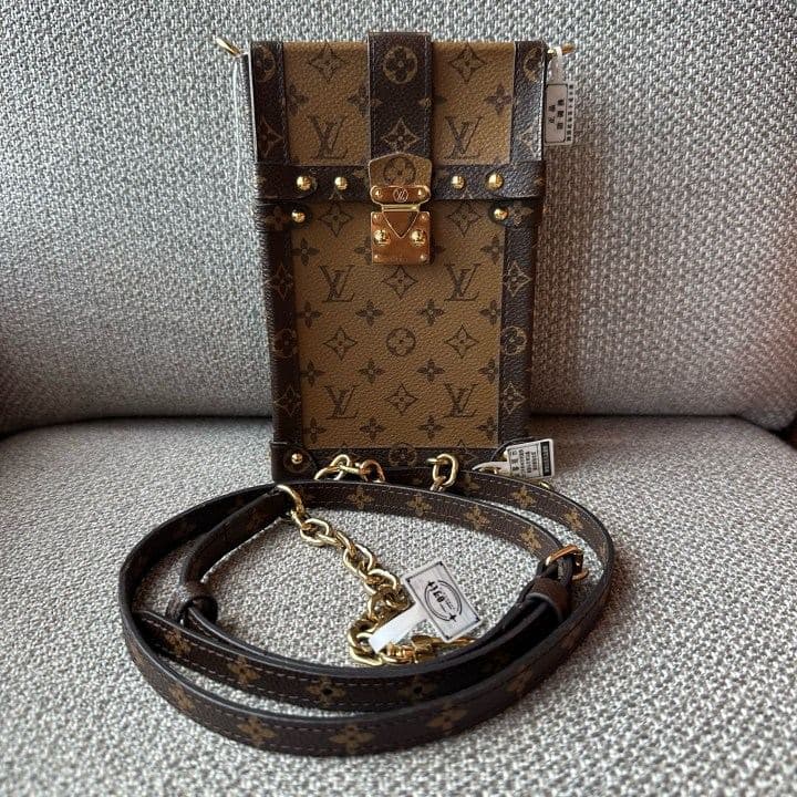 Louis Vuitton Vertical Trunk Pochette — photo 1