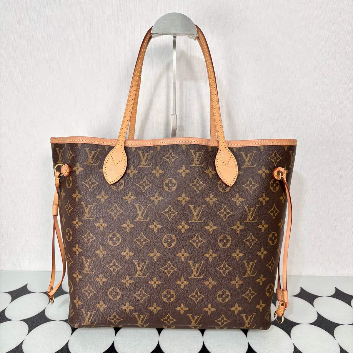 Louis Vuitton Neverfull, Brown, condition grade A